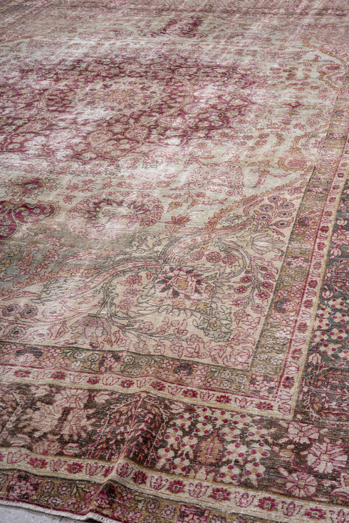 Antique Lavar Area Rug (9' x 14')